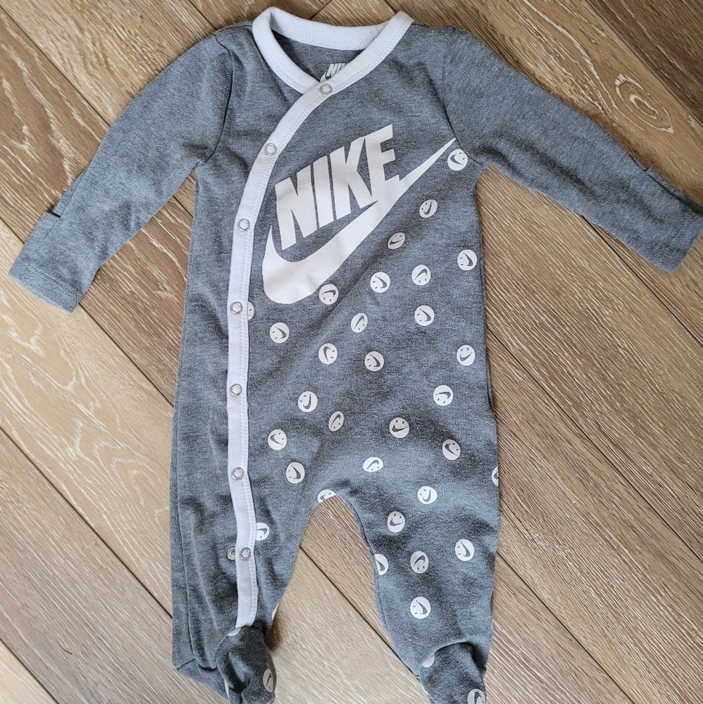 Nike Footed Outfit
